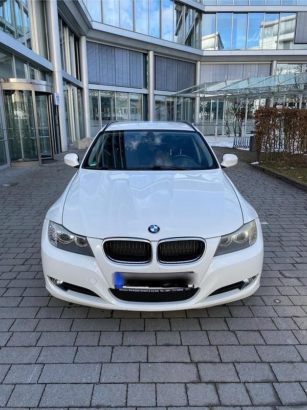 Weiß Gebraucht 2012 BMW 318 Kombi | 5.900 € (Superpreis) - Bild 1/4