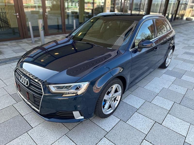 Gebraucht Audi A3 Sport 116 PS (85 kW) 2017 Blau Limousine