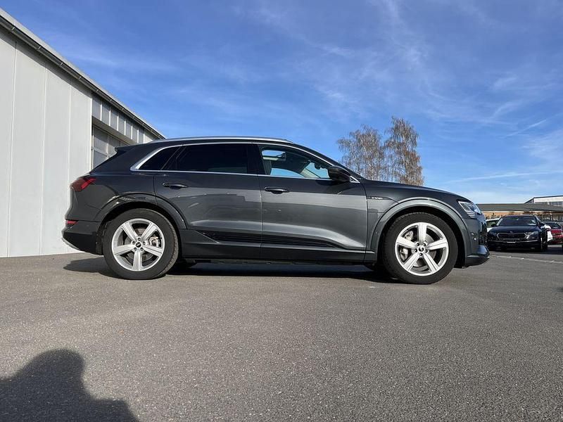 Gebraucht Audi e-tron Advanced Plus 230 kW (313 PS) 2022 Manhattangrau SUV