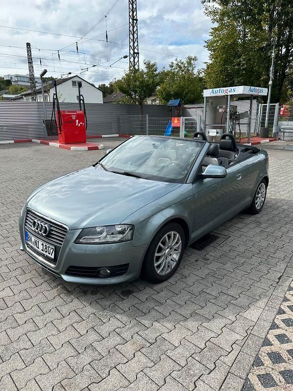Grau Gebraucht 2010 Audi A3 Cabriolet Ambition Cabrio | 8.000 € (Fairer Preis) - Bild 1/4