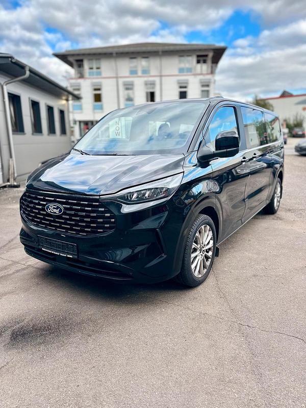 Gebraucht Ford Tourneo Titanium 170 PS (125 kW) 2025 Schwarz Van / Kleinbus