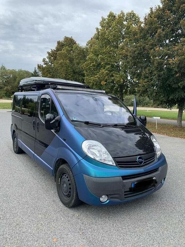 Używany Opel Vivaro 114 KM (83 kW) 2014 Niebieski Minivan