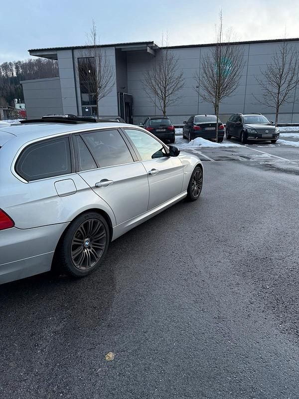 Gebraucht BMW 330 180 PS (132 kW) 2008 Silber Kombi