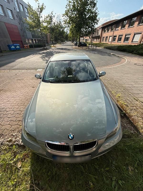 Grau Gebraucht 2005 BMW 316 Limousine | 4.200 € - Bild 1/4