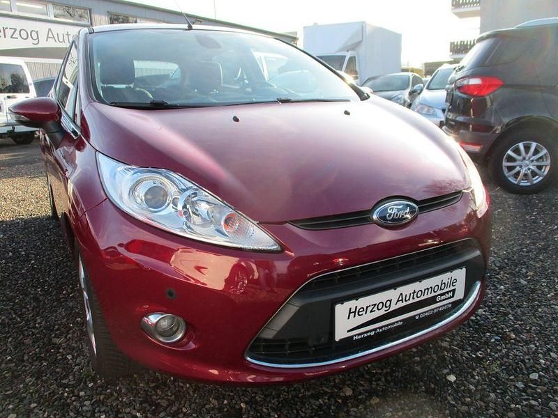 Gebraucht Ford Fiesta Titanium 97 PS (71 kW) 2009 Violett Limousine