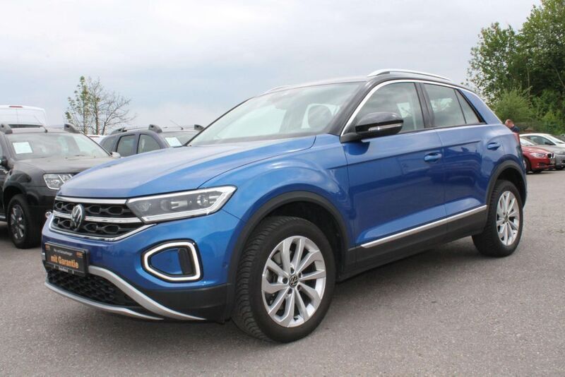 Ravennablau metallic Gebraucht 2023 VW T-Roc Style SUV | 25.990 € (Guter Preis) - Bild 1/4