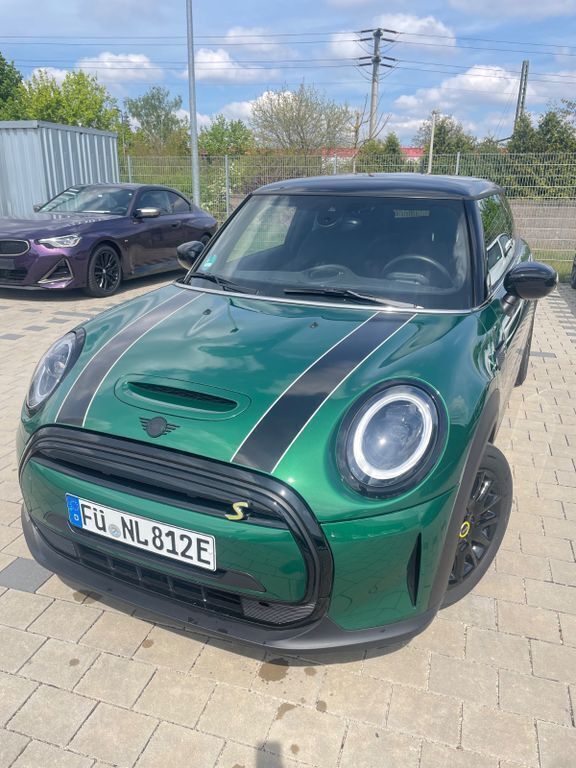 Grün Gebraucht 2023 Mini Cooper SE Classic Kleinwagen | 24.442 € (Etwas zu teuer) - Bild 1/4