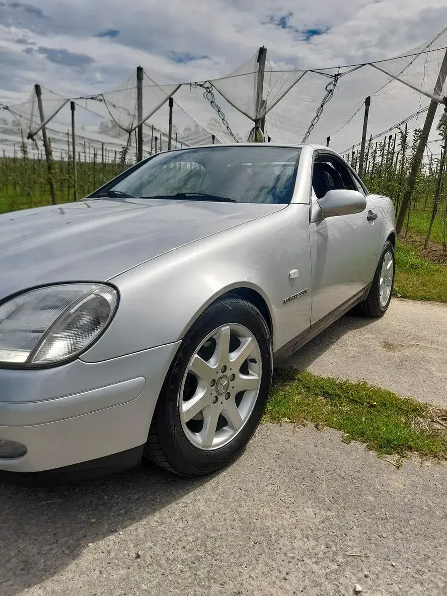 Gebraucht Mercedes SLK230 193 PS (141 kW) 1997 Silber Cabrio