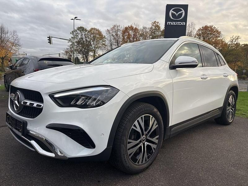 Polarweiss unilack Gebraucht 2023 Mercedes GLA180 Progressive SUV | 35.690 € (Fairer Preis) - Bild 1/4