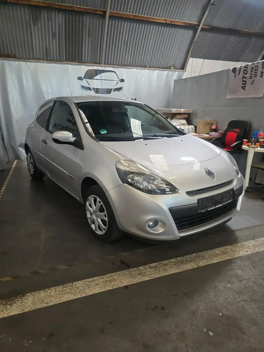 Gebraucht Renault Clio 75 PS (55 kW) 2009 Silber Kleinwagen