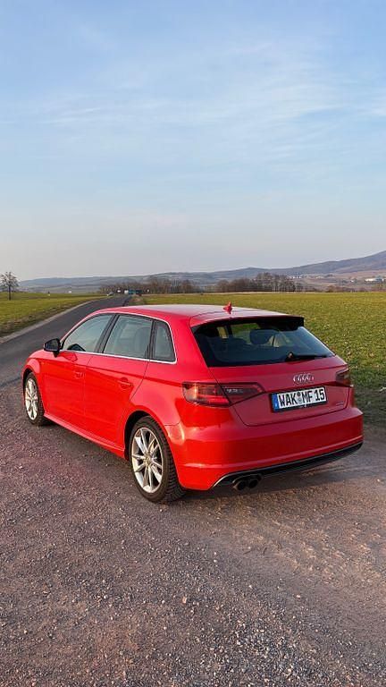 Gebraucht Audi A3 Sport 179 PS (131 kW) 2015 Rot Limousine