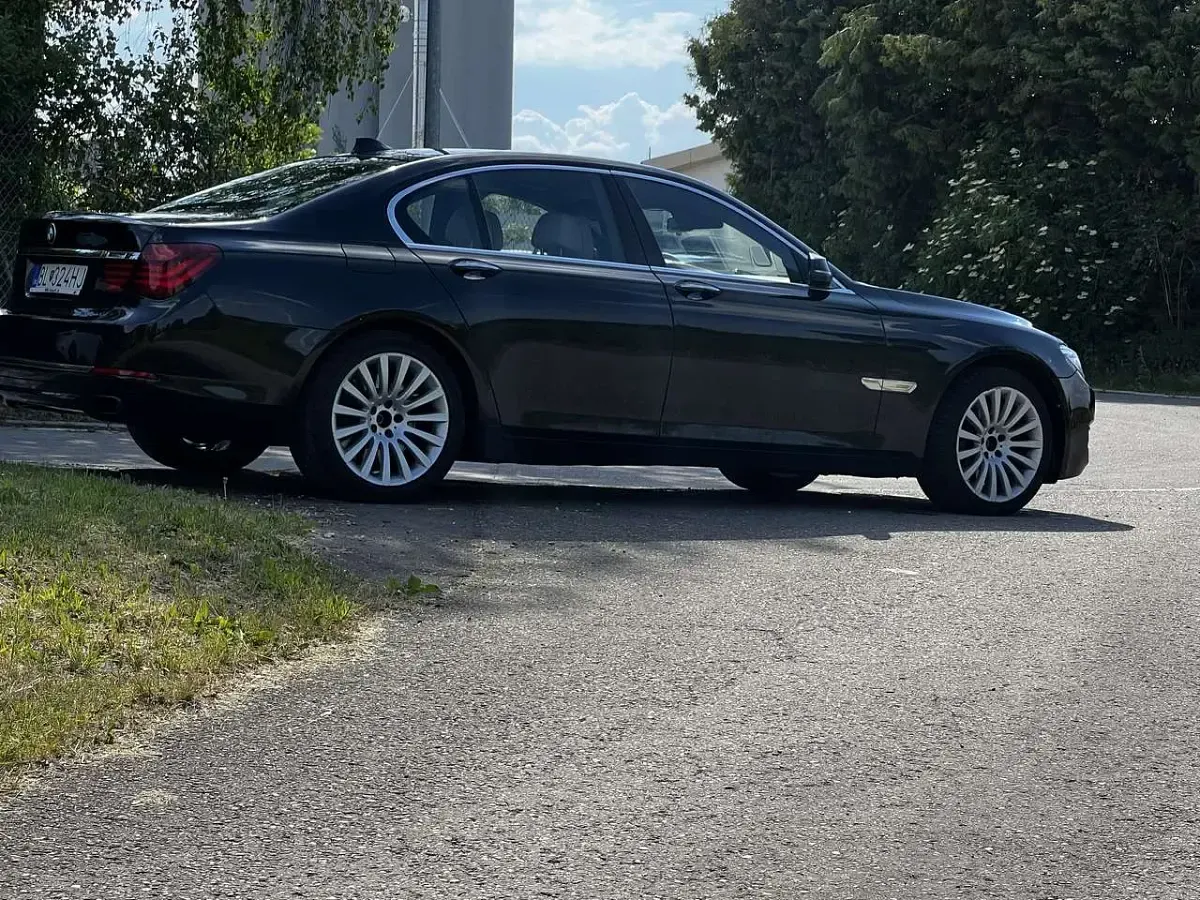 Gebraucht BMW 750 381 PS (280 kW) 2013 Schwarz Limousine