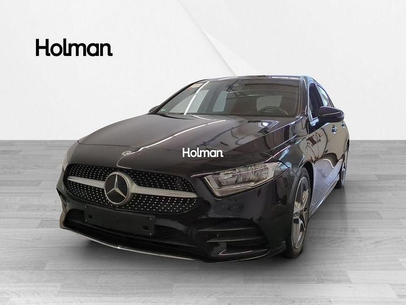 Schwarz Gebraucht 2018 Mercedes A180 AMG line Limousine | 17.532 € (Superpreis) - Bild 1/4