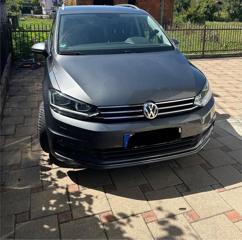 Grau Gebraucht 2018 VW Touran Join Van / Kleinbus | 18.250 € (Guter Preis) - Bild 1/4