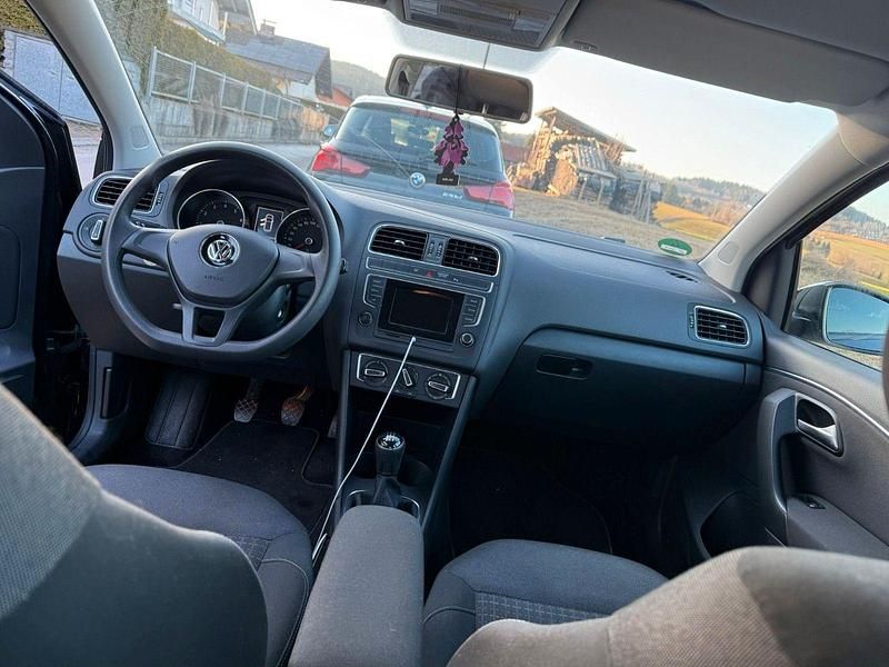 Gebraucht VW Polo Comfortline 75 PS (55 kW) 2015 Schwarz Kleinwagen