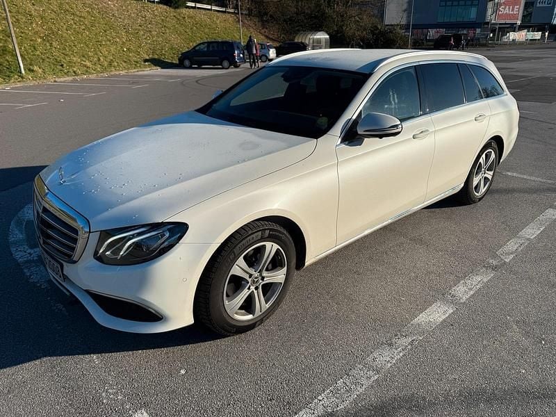 Weiß Gebraucht 2019 Mercedes E220 Exclusive Kombi | 25.999 € (Superpreis) - Bild 1/4