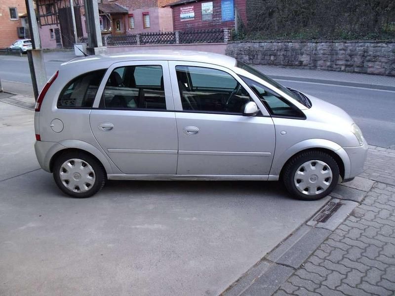 Gebraucht Opel Meriva Edition 101 PS (74 kW) 2006 Starsilber iii m2 Van / Kleinbus