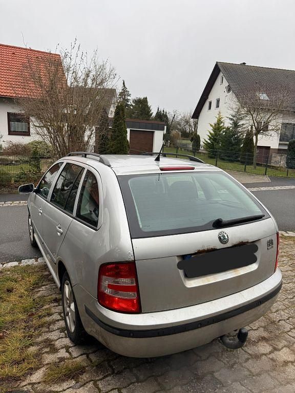 Grau Gebraucht 2007 Skoda Fabia Classic Kombi | 950 € (Fairer Preis) - Bild 1/4