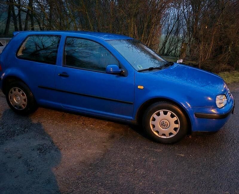 Blau Gebraucht 1999 VW Golf IV Kleinwagen | 500 € (Teuer) - Bild 1/1