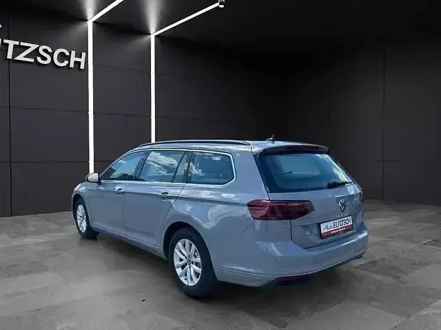 Gebraucht VW Passat Business 122 PS (89 kW) 2023 Grau Kombi