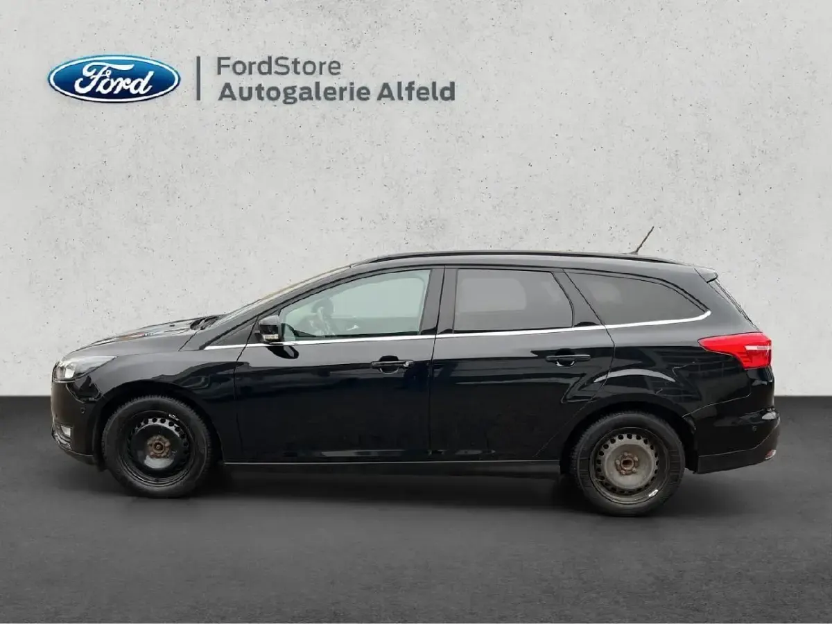 Gebraucht Ford Focus Cool & Connect 101 PS (74 kW) 2018 Schwarz Kombi