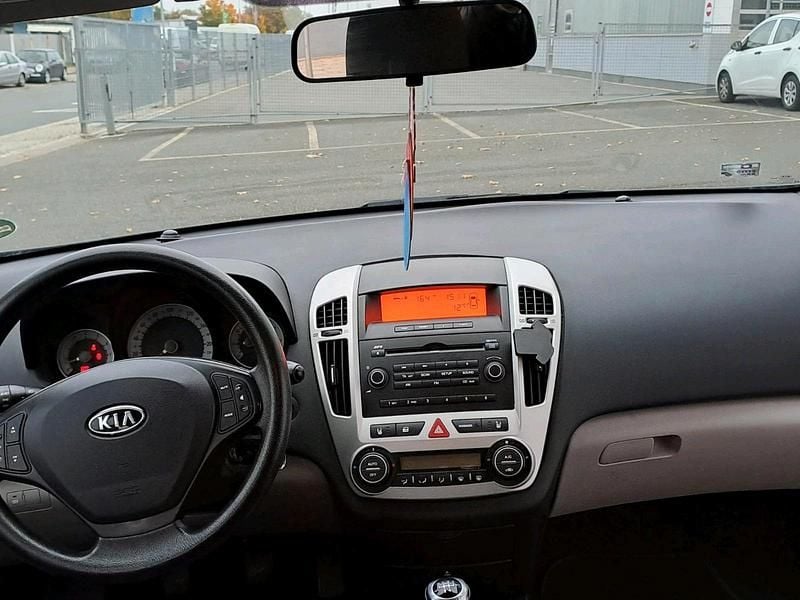 Gebraucht Kia Ceed 109 PS (80 kW) 2010 Schwarz Kleinwagen