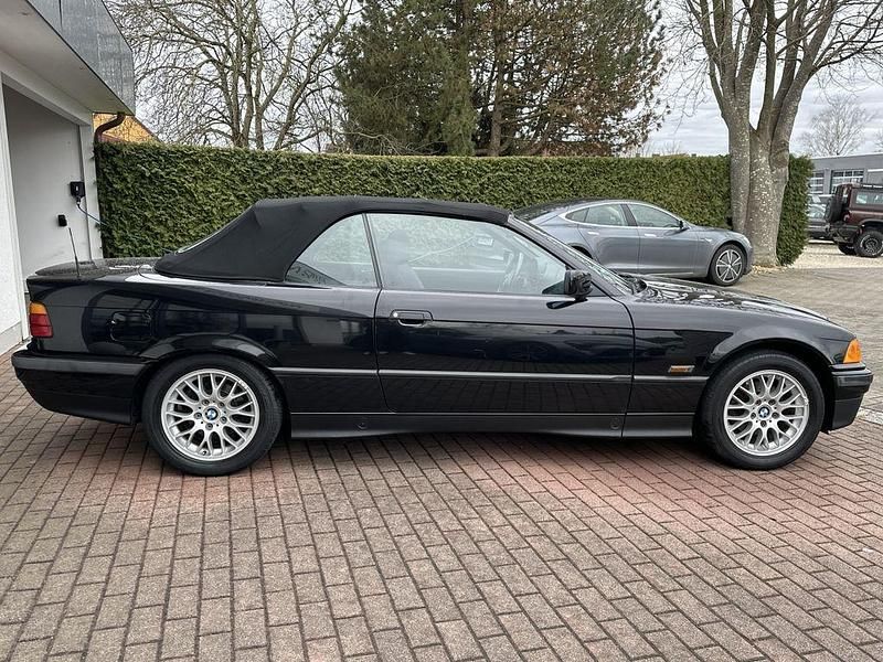 Gebraucht BMW 318 Cabriolet Sport Line 116 PS (85 kW) 1996 Schwarz Cabrio