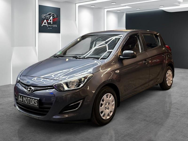 Silber Gebraucht 2015 Hyundai i20 Kleinwagen | 5.499 € (Superpreis) - Bild 1/4