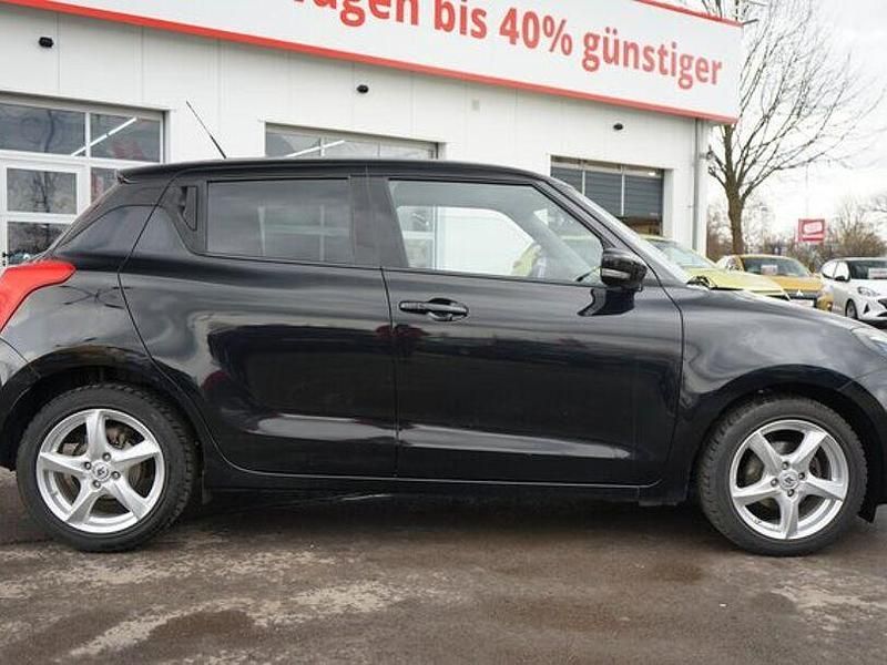 Gebraucht Suzuki Swift 111 PS (81 kW) 2018 Schwarz Kleinwagen