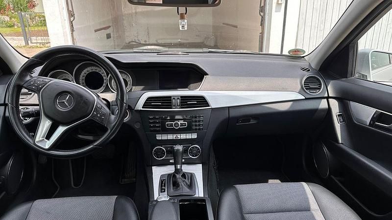 Silber Gebraucht 2012 Mercedes C180 Limousine | 11.000 € (Guter Preis) - Bild 1/4