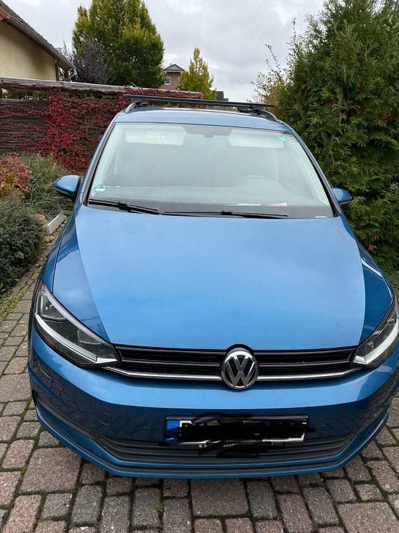 Blau Gebraucht 2017 VW Touran Trendline Van / Kleinbus | 9.800 € (Superpreis) - Bild 1/4