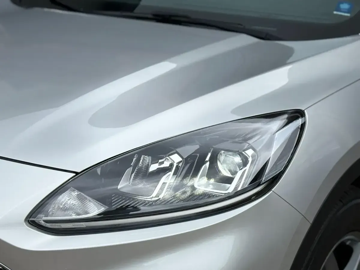Gebraucht Ford Kuga Titanium 120 PS (88 kW) 2020 Silber SUV