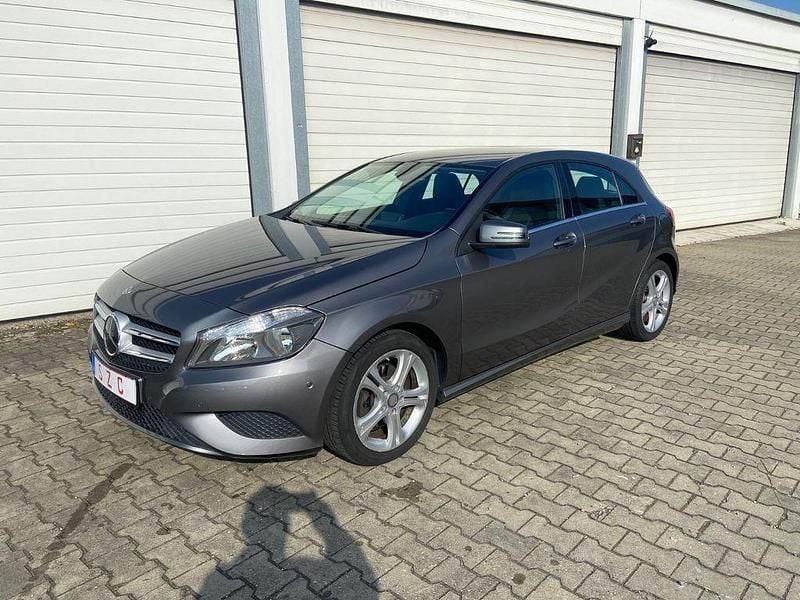 Mountaingrau Gebraucht 2014 Mercedes A180 Urban Limousine | 10.450 € (Guter Preis) - Bild 1/4