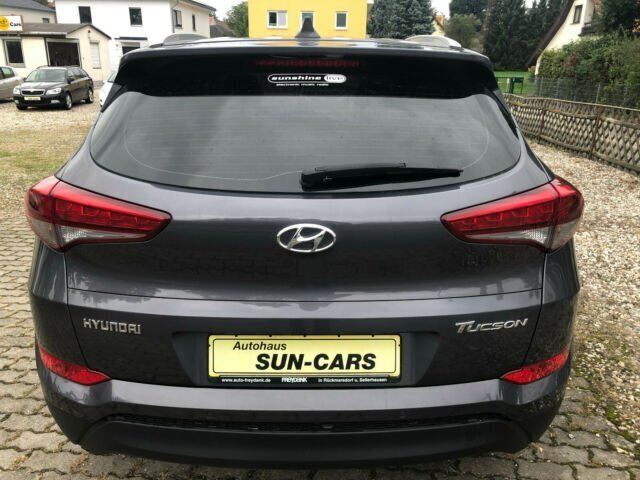 Gebraucht Hyundai Tucson Trend 141 PS (103 kW) 2016 Grau metallic SUV