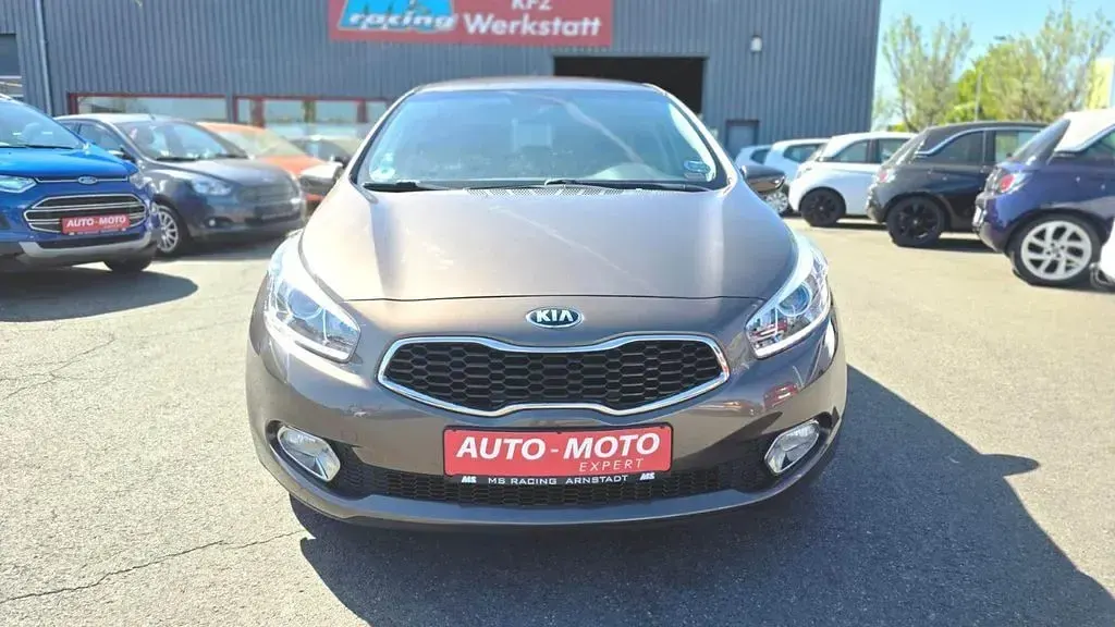 Gebraucht Kia Ceed 135 PS (99 kW) 2013 Braun Kleinwagen