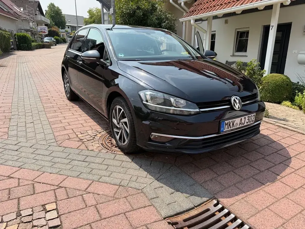 Gebraucht VW Golf VII Sound 125 PS (91 kW) 2018 Schwarz Limousine