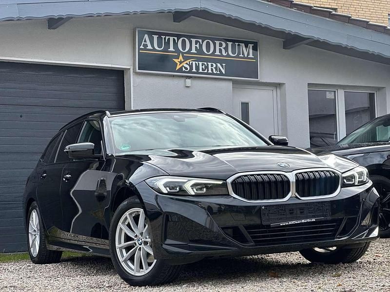 Saphirschwarz Gebraucht 2023 BMW 320 Sport Line Kombi | 25.990 € (Superpreis) - Bild 1/4