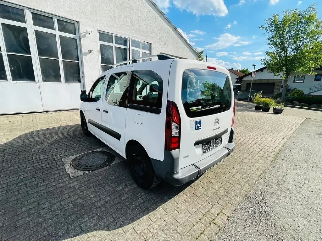 Gebraucht Citroën Berlingo Feel 99 PS (72 kW) 2017 Weiß Van / Kleinbus