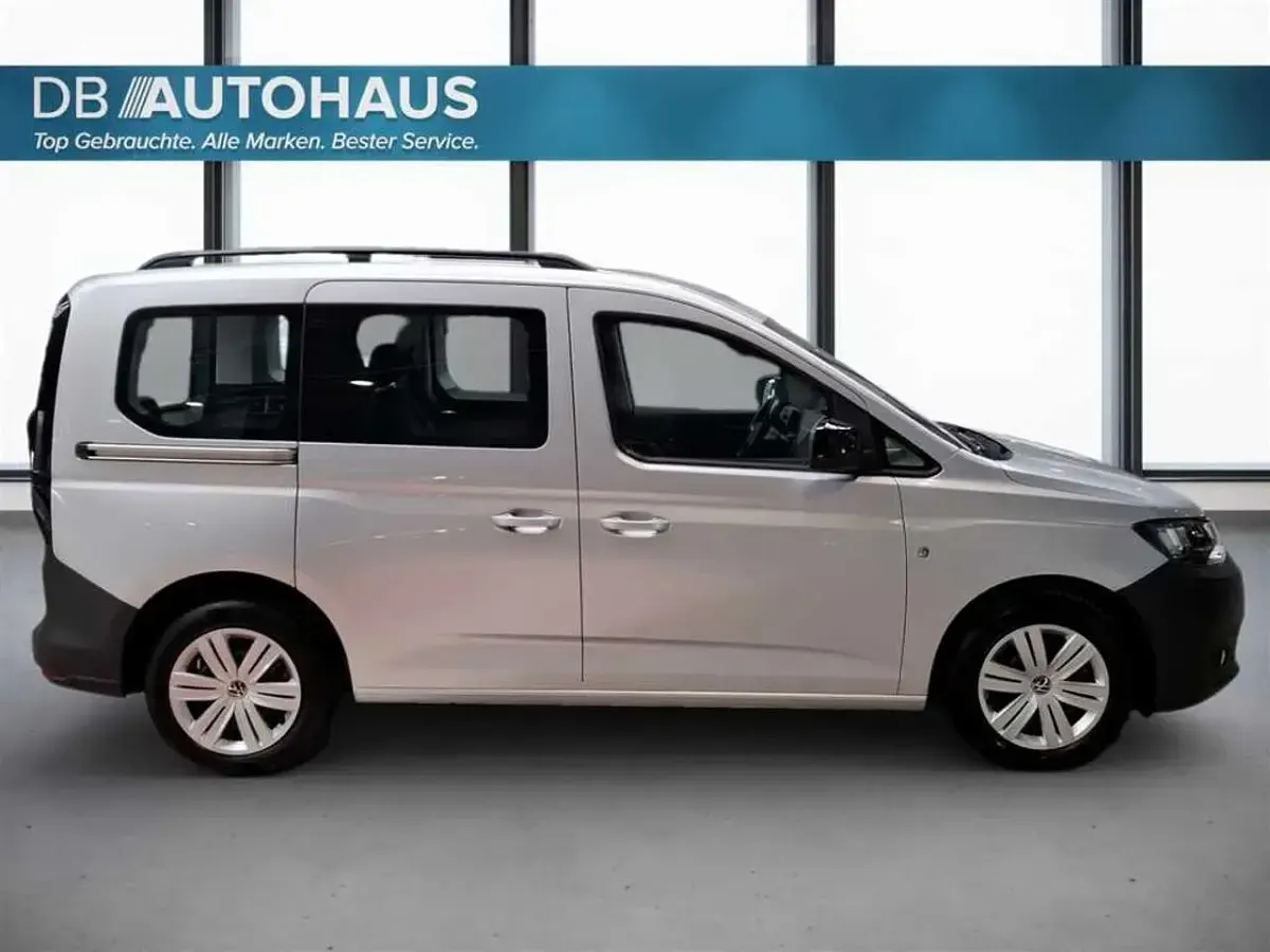 Second-hand VW Caddy 122 CP (89 kW) 2022 Argintiu Monovolum
