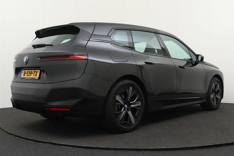 Gebraucht BMW iX Shadowline 239 kW (326 PS) 2022 Schwarz SUV