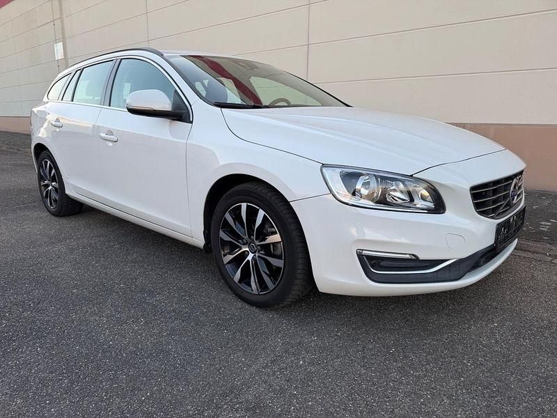 Gebraucht Volvo V60 Summum 152 PS (111 kW) 2017 Weiß Kombi