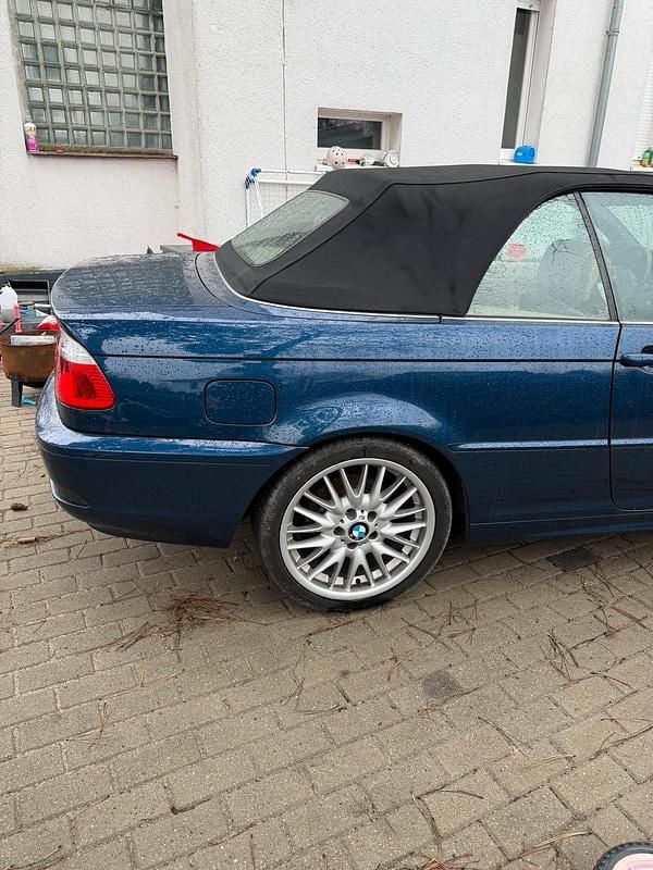 Gebraucht BMW 318 Cabriolet 150 PS (110 kW) 2005 Blau Cabrio