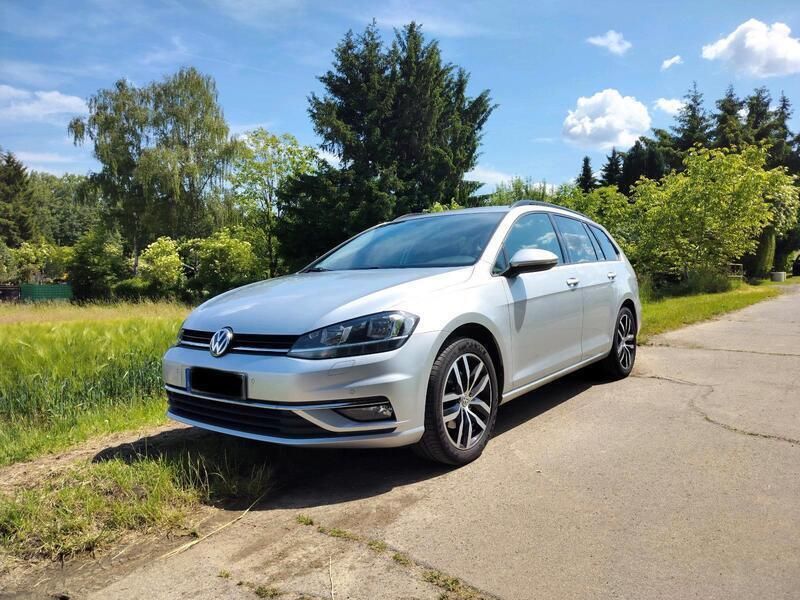Silber Gebraucht 2019 VW Golf VII Highline Kombi | 12.250 € (Etwas zu teuer) - Bild 1/4