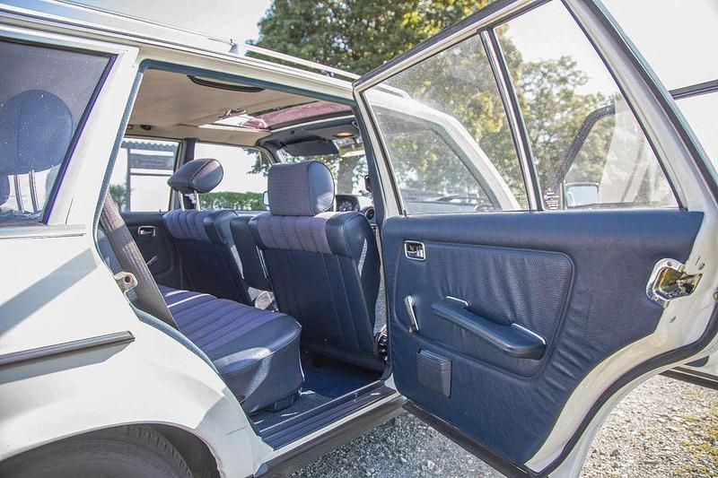 Gebraucht Mercedes 300 88 PS (64 kW) 1982 Weiß Kombi