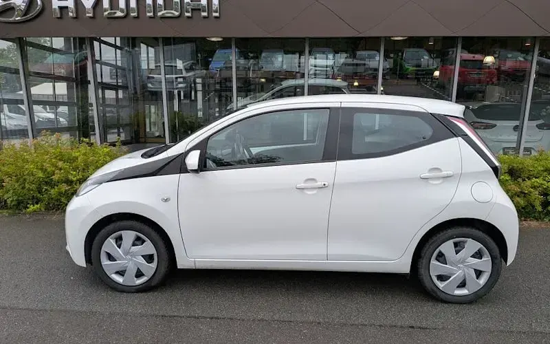 Gebraucht Toyota Aygo X-play 69 PS (50 kW) 2018 Weiß Kleinwagen