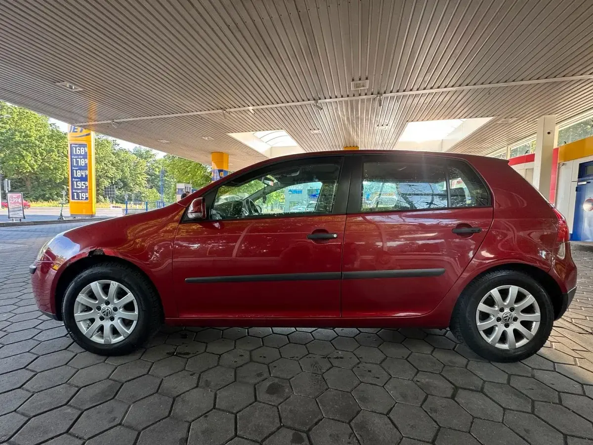 Gebraucht VW Golf V 115 PS (84 kW) 2003 Rot Kleinwagen