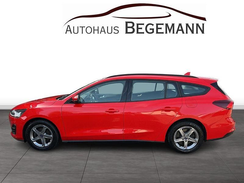 Gebraucht Ford Focus 120 PS (88 kW) 2022 Rot Limousine