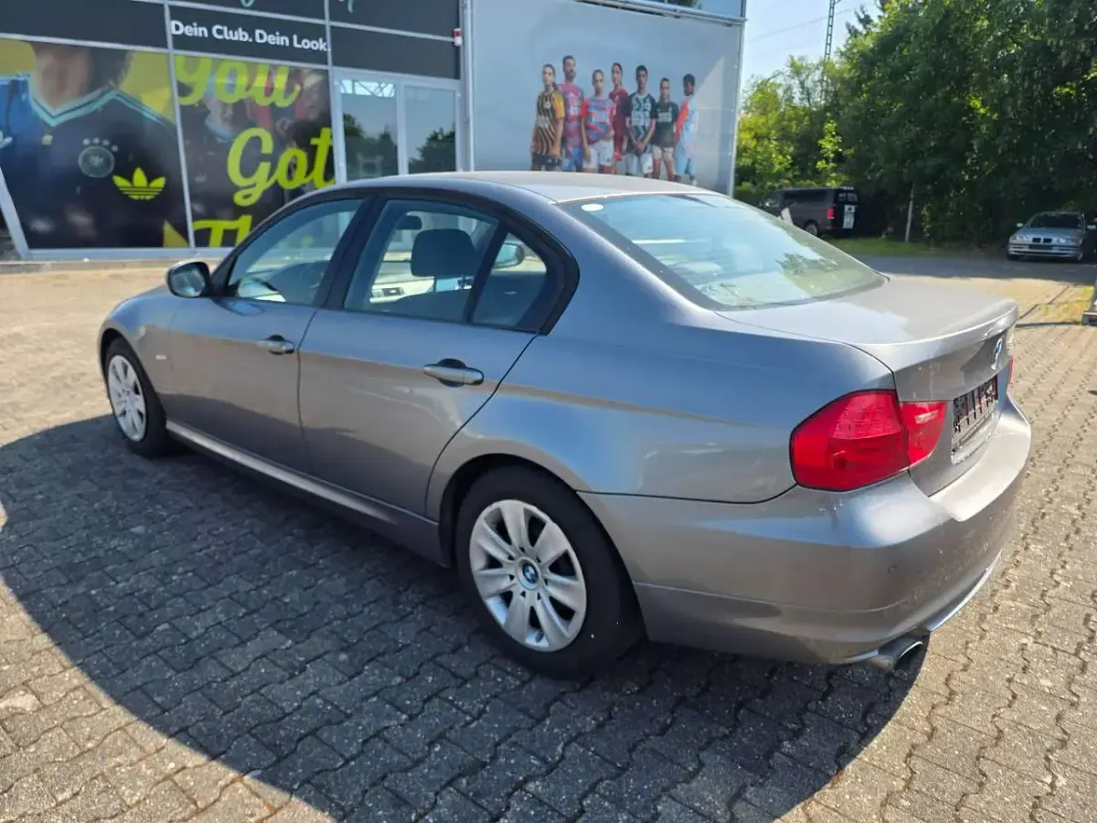 Gebraucht BMW 320 170 PS (125 kW) 2008 Spacegrau metallic Limousine