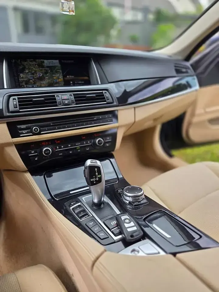 Gebraucht BMW 525 218 PS (160 kW) 2015 Blau Kombi
