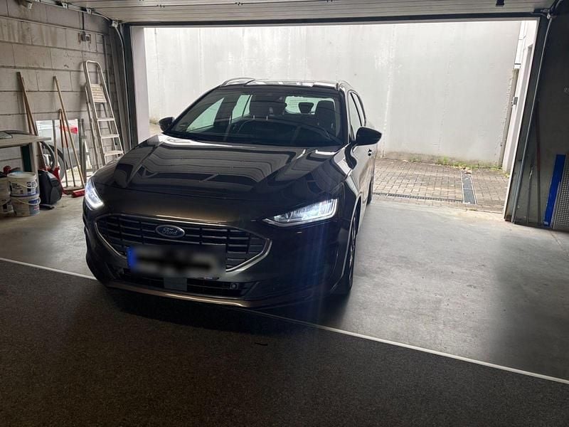 Grau Gebraucht 2022 Ford Focus Style Kombi | 16.400 € (Superpreis) - Bild 1/4